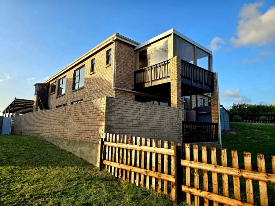 4 Bedroom Property for Sale in Paradise Beach Eastern Cape